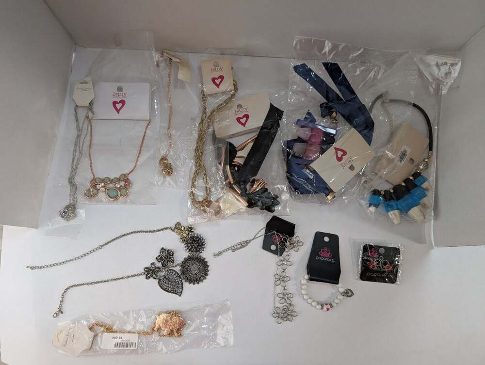 Fashion Jewelry Necklace Lot Assorted Styles Pendants Chains Statement Charm New